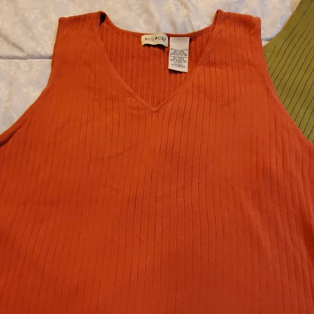 Tank tops - Picture 2 of 5